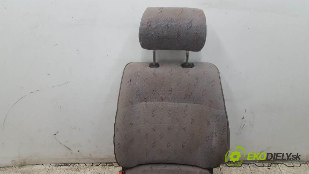 VOLKSWAGEN TRANSPORTER T4  1992 57kW    2370 Sedadlo ľavy  (Sedačky, sedadlá)