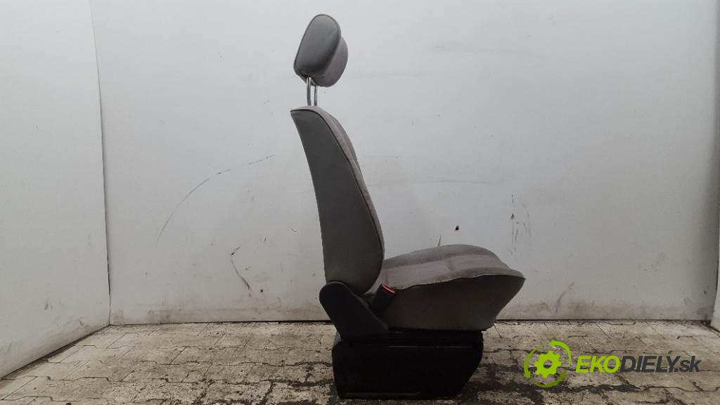 VOLKSWAGEN TRANSPORTER T4  1992 57kW    2370 Sedadlo ľavy  (Sedačky, sedadlá)