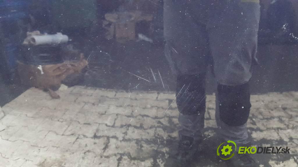 AUDI A6 C5  2000 81kW   1896 kapota LY5K