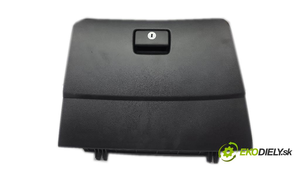 TOYOTA AVENSIS VERSO 2004 150 kW VERSO 1995 Priehradka, kastlík spolujazdca  (Priehradky, kastlíky)