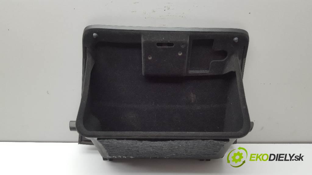 TOYOTA AVENSIS VERSO 2004 150 kW VERSO 1995 Priehradka, kastlík spolujazdca  (Priehradky, kastlíky)