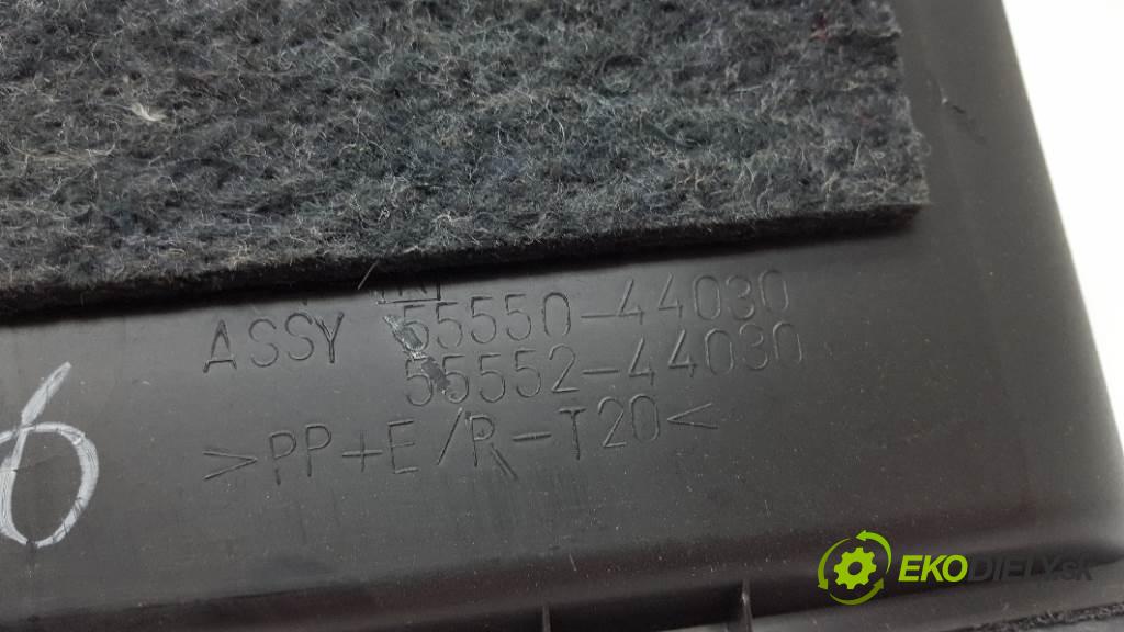 TOYOTA AVENSIS VERSO 2004 150 kW VERSO 1995 Priehradka, kastlík spolujazdca  (Priehradky, kastlíky)