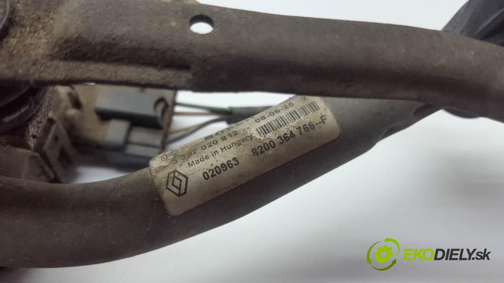 RENAULT TWINGO  2008 56kW    1149 Mechanizmus stieračov predný 8200364766F (Motorčeky stieračov predné)