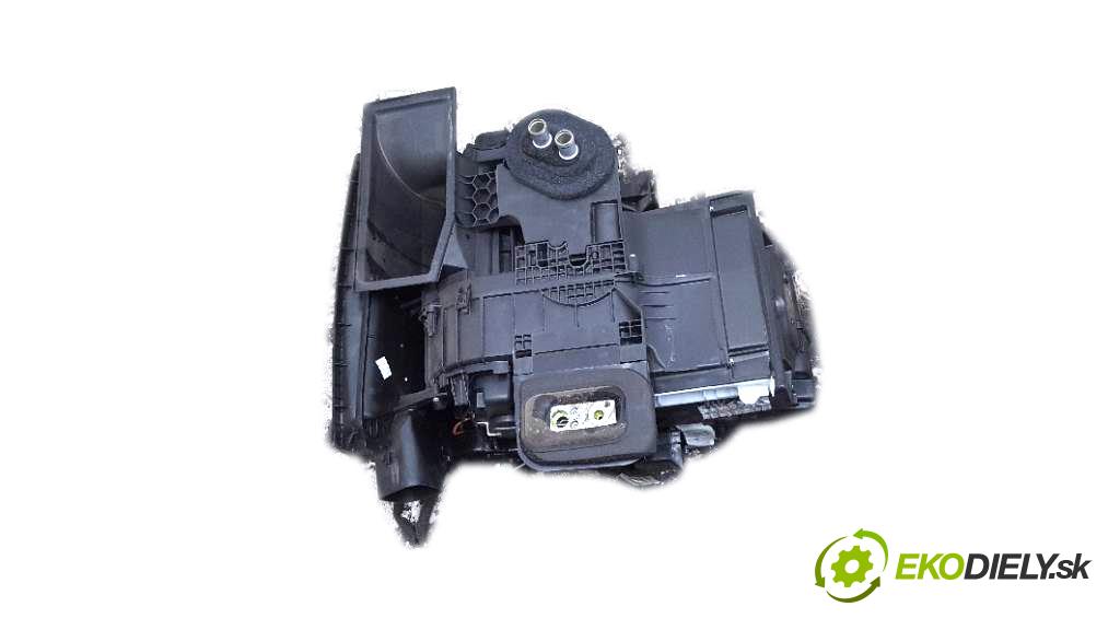 RENAULT TWINGO  2008 56kW    1149 Výhrevné teleso, radiátor kúrenia 8200534075 (Radiátory kúrenia)