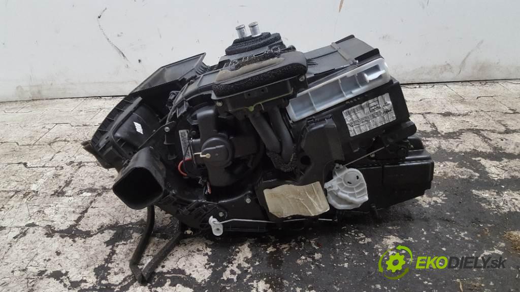 RENAULT TWINGO  2008 56kW    1149 Výhrevné teleso, radiátor kúrenia 8200534075 (Radiátory kúrenia)