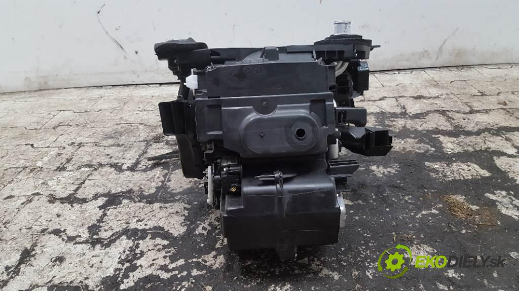 RENAULT TWINGO  2008 56kW    1149 Výhrevné teleso, radiátor kúrenia 8200534075 (Radiátory kúrenia)