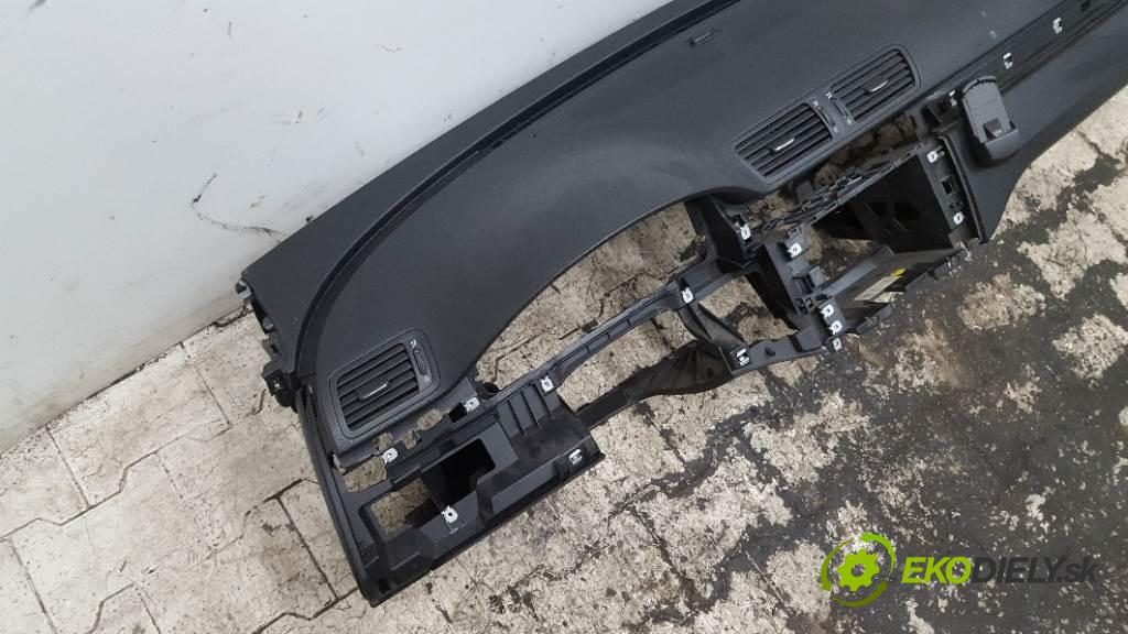 VOLKSWAGEN PASSAT B6  2006 103kW   1968 Palubná doska  (Palubné dosky)