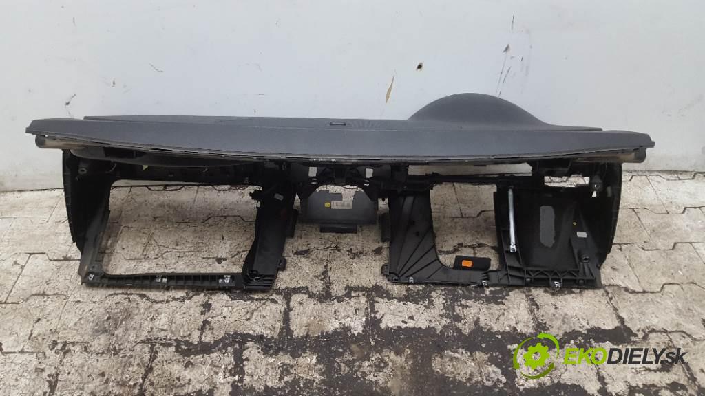 VOLKSWAGEN PASSAT B6  2006 103kW   1968 Palubná doska  (Palubné dosky)