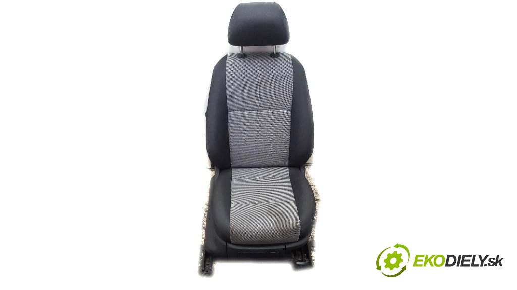 SKODA FABIA  2013 51kW   1198 Sedadlo pravy  (Sedačky, sedadlá)