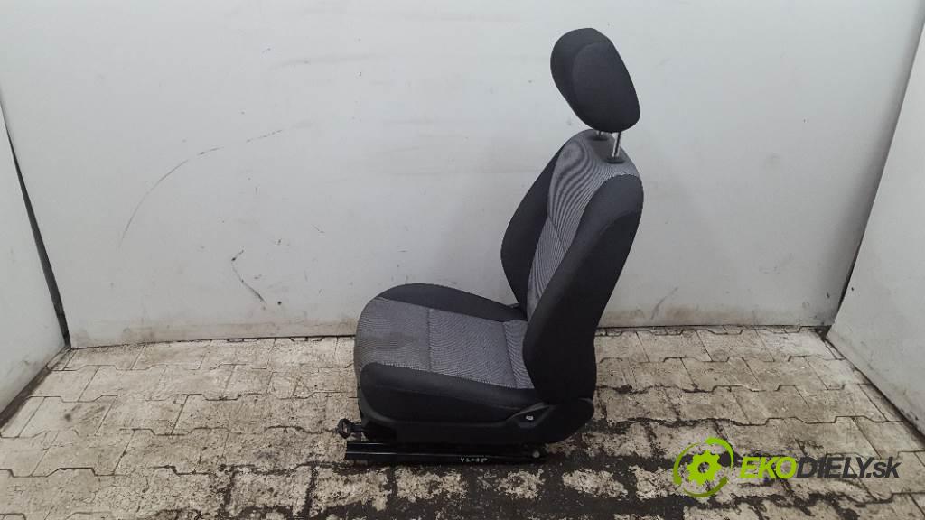 SKODA FABIA  2013 51kW   1198 Sedadlo pravy  (Sedačky, sedadlá)