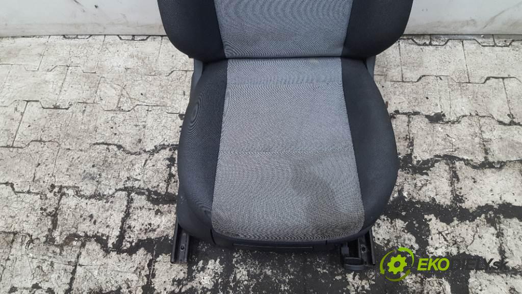 SKODA FABIA  2013 51kW   1198 Sedadlo pravy  (Sedačky, sedadlá)