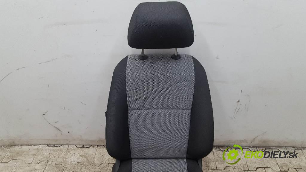 SKODA FABIA  2013 51kW   1198 Sedadlo pravy  (Sedačky, sedadlá)