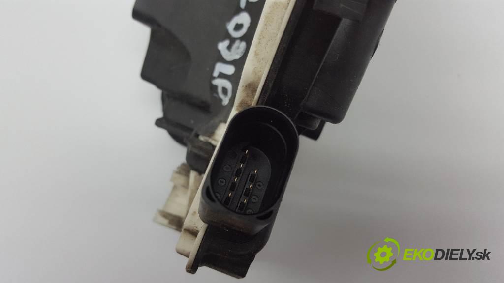 SKODA FABIA  2013 51kW    1198 zámok přední část levý 7PIN