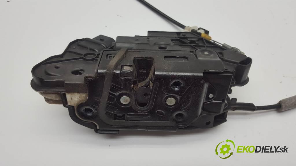 SKODA FABIA  2013 51kW    1198 zámok přední část levý 7PIN