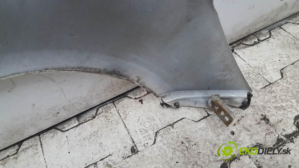 TOYOTA YARIS II  2011 51kW   998 blatník přední část levý FC18