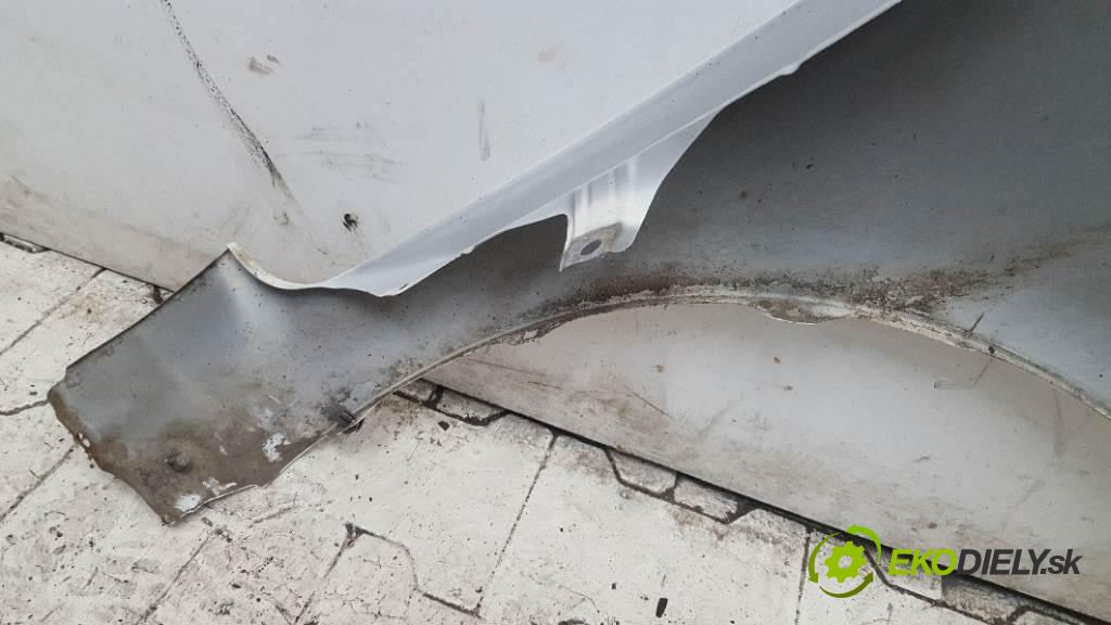 TOYOTA YARIS II  2011 51kW   998 blatník přední část levý FC18