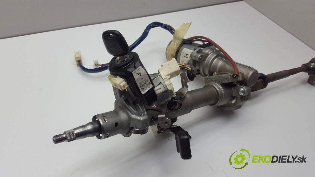 TOYOTA YARIS II  2011 51kW   998 Hriadeľ, tyč volantu  (Tyče riadenia (volantu))