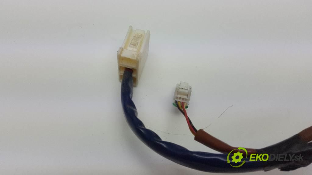 TOYOTA YARIS II  2011 51kW   998 Hriadeľ, tyč volantu  (Tyče riadenia (volantu))