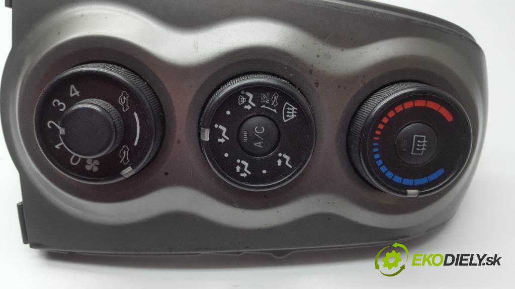 TOYOTA YARIS II  2011 51kW    998 Panel ovládania kúrenia 55406-0D190 (Prepínače, spínače, tlačidlá a ovládače kúrenia)