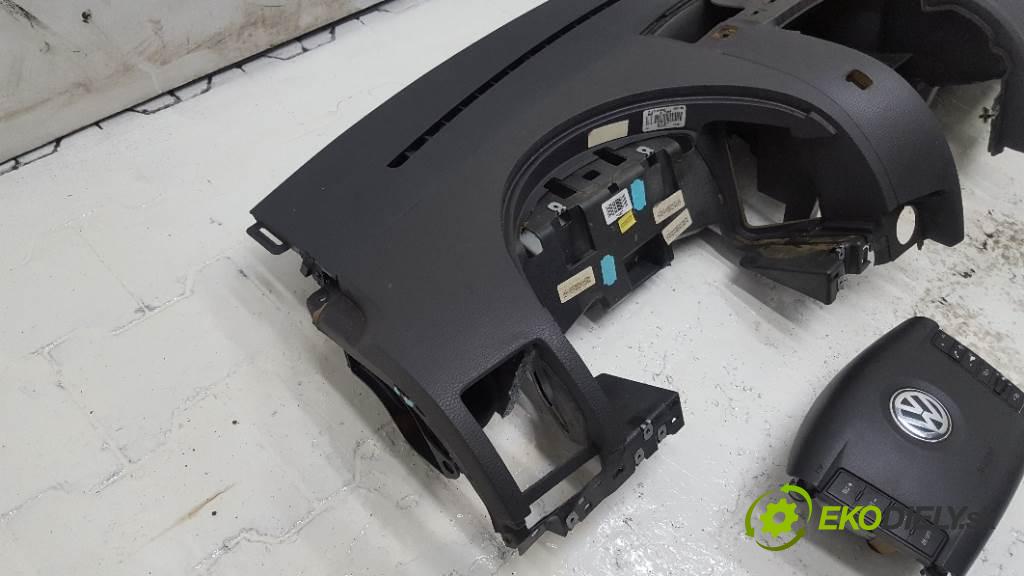 VOLKSWAGEN TOUAREG 7L 2004 230kW 7L 4921 Palubná doska  (Palubné dosky)