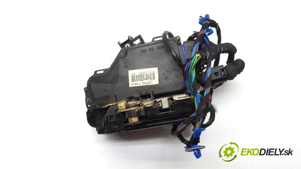 VOLKSWAGEN TOUAREG 7L 2004 230kW 7L 4921 zámok přední část pravý 3D1837016A 11PIN
