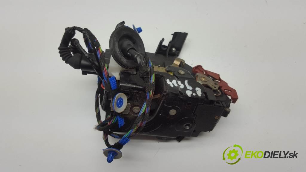 VOLKSWAGEN TOUAREG 7L 2004 230kW 7L 4921 zámok přední část pravý 3D1837016A 11PIN