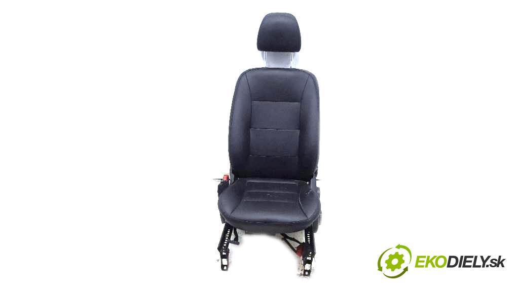 MERCEDES-BENZ B180 CDI  2007 80kW     1992 Sedadlo ľavy  (Sedačky, sedadlá)