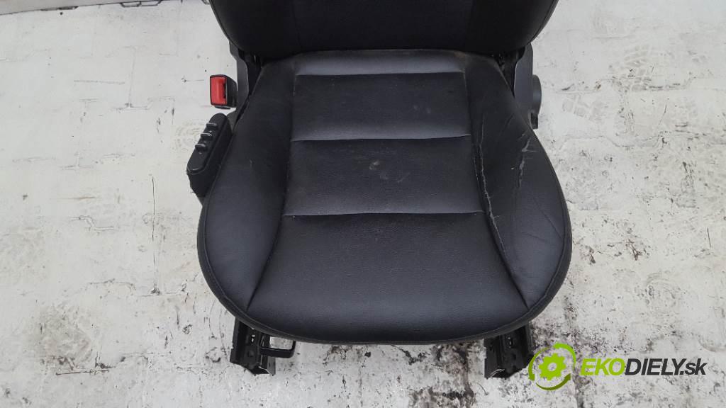 MERCEDES-BENZ B180 CDI  2007 80kW     1992 Sedadlo ľavy  (Sedačky, sedadlá)