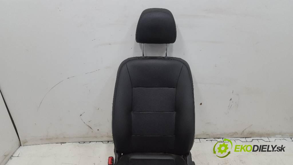 MERCEDES-BENZ B180 CDI  2007 80kW     1992 Sedadlo ľavy  (Sedačky, sedadlá)