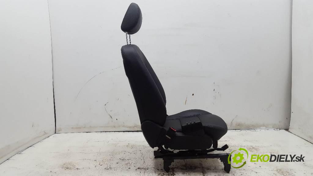 MERCEDES-BENZ B180 CDI  2007 80kW     1992 Sedadlo ľavy  (Sedačky, sedadlá)