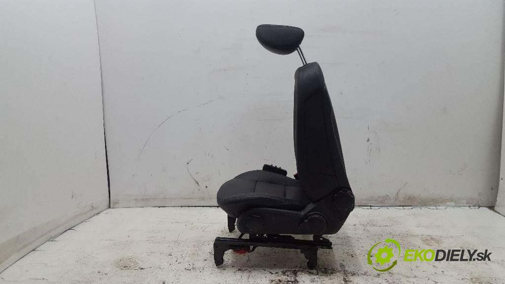 MERCEDES-BENZ B180 CDI  2007 80kW     1992 Sedadlo ľavy  (Sedačky, sedadlá)