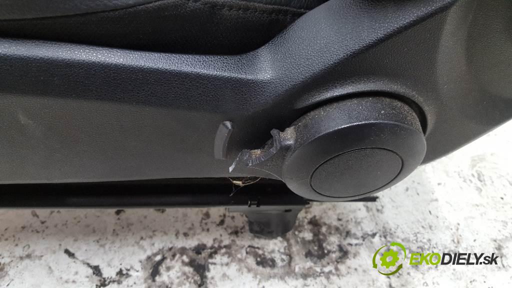 MERCEDES-BENZ B180 CDI  2007 80kW     1992 Sedadlo ľavy  (Sedačky, sedadlá)