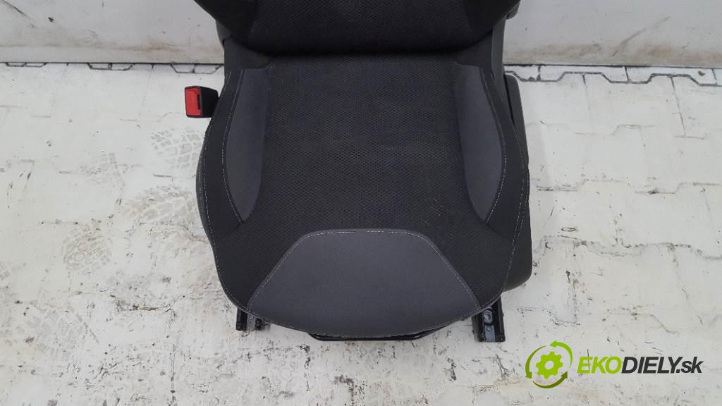 CITROEN C3  2013 50kW   999 Sedadlo ľavy  (Sedačky, sedadlá)