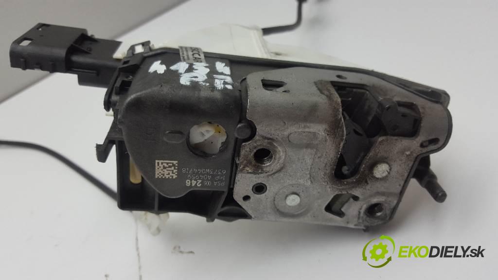 CITROEN C3  2013 50kW   999 zámok přední část pravý a048069
