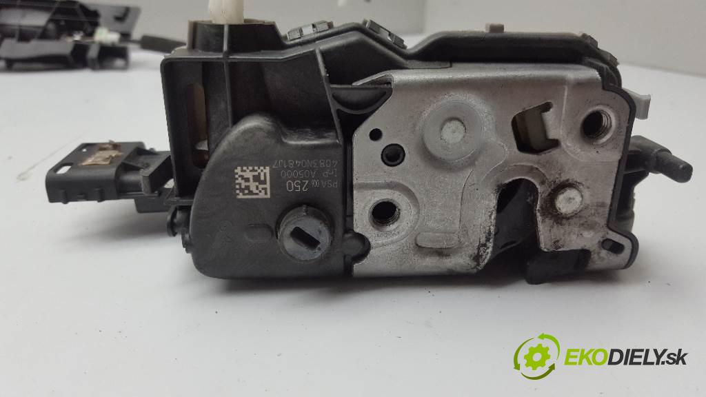 CITROEN C3  2013 50kW    999 zámok zadní část levý a048069