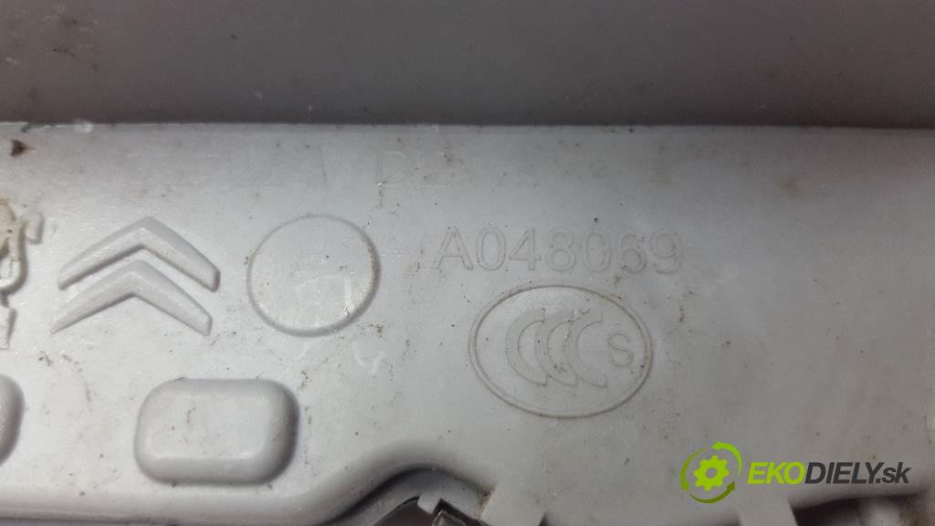 CITROEN C3  2013 50kW   999 zámok zadní část pravý a048069