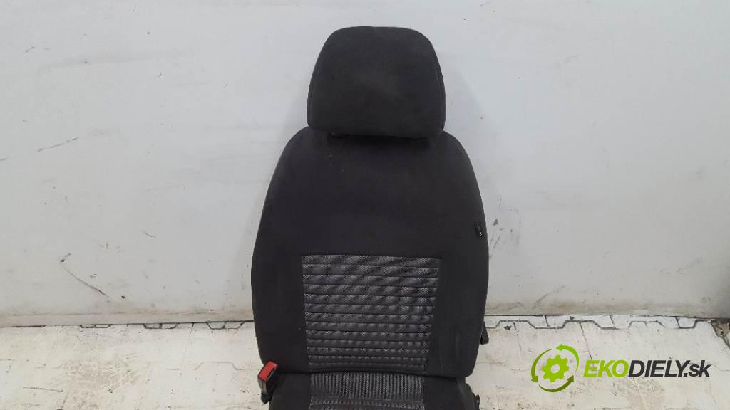 FIAT CROMA  2008 88KW    1910 Sedadlo ľavy  (Sedačky, sedadlá)