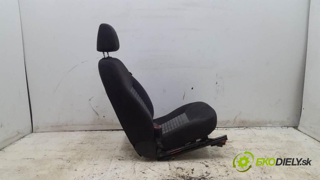 FIAT CROMA  2008 88KW    1910 Sedadlo ľavy  (Sedačky, sedadlá)