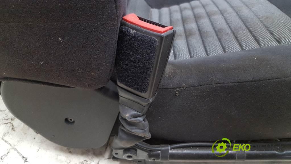 FIAT CROMA  2008 88KW    1910 Sedadlo ľavy  (Sedačky, sedadlá)