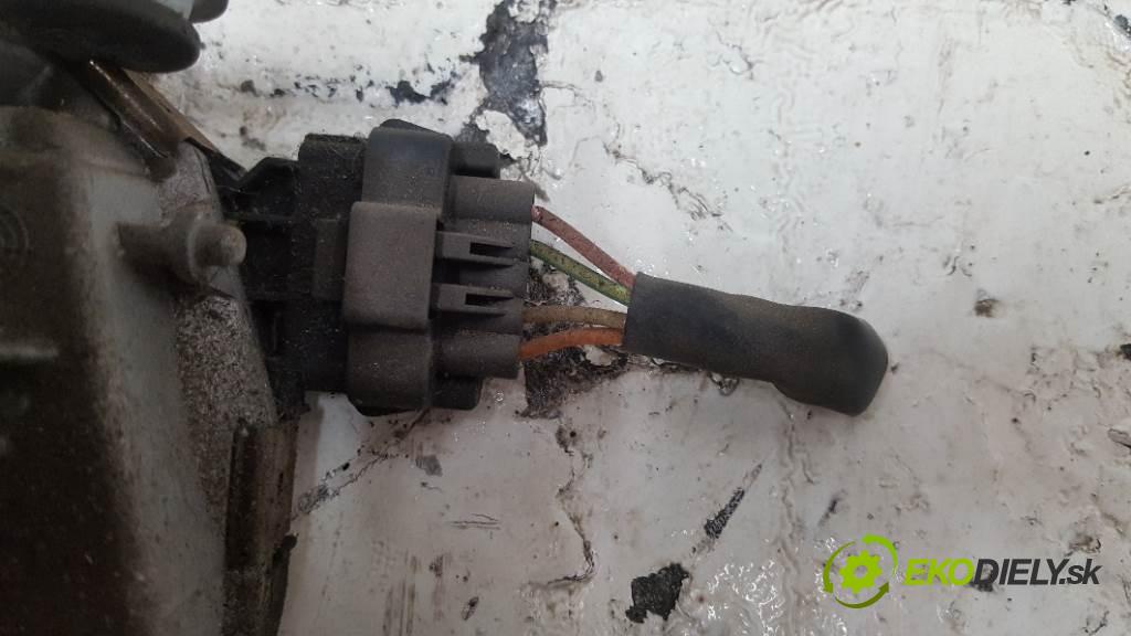 PEUGEOT 308 SW T7 2008 66,20 kw SW T7 1560 Mechanizmus stieračov predný 3397021099 4PIN (Motorčeky stieračov predné)