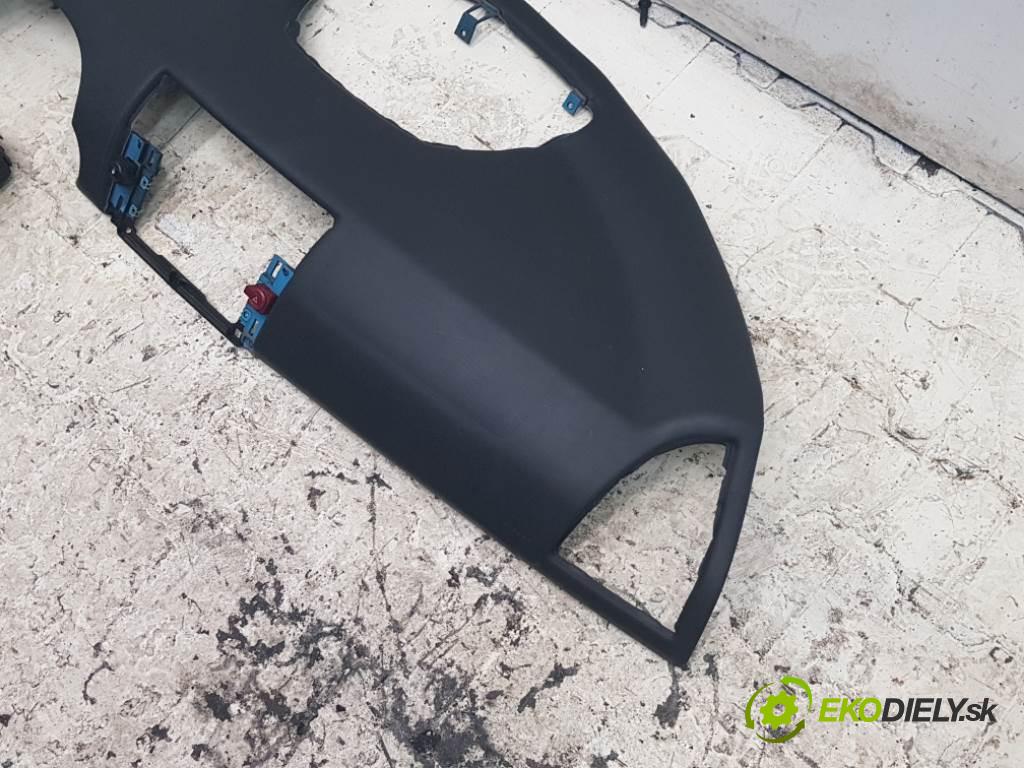 CITROEN C4  2005 100 kW    1997 Palubná doska 9646339077  (Palubné dosky)