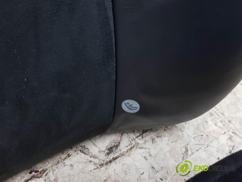 VOLVO V40 II 2015 120 kW II 1969 Sedadlo zad ISOFIX (Sedačky, sedadlá)