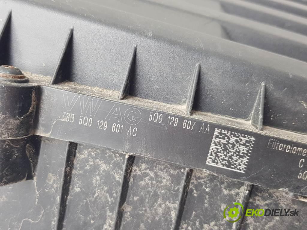 VOLKSWAGEN PASSAT  2015 110kW B8 1968 obal filtra vzduchu 5Q0129607AA (Kryty filtrů)
