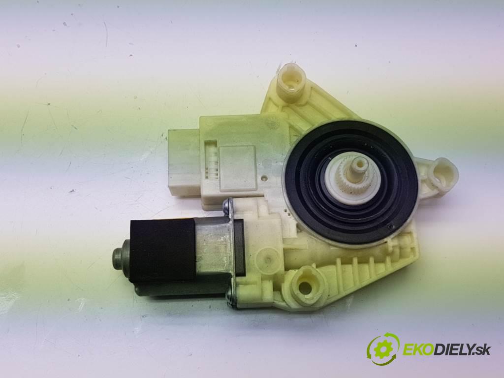 VOLKSWAGEN PASSAT  2015 110kW B8 1968 motorek okna zadní část pravý 5Q4959811E