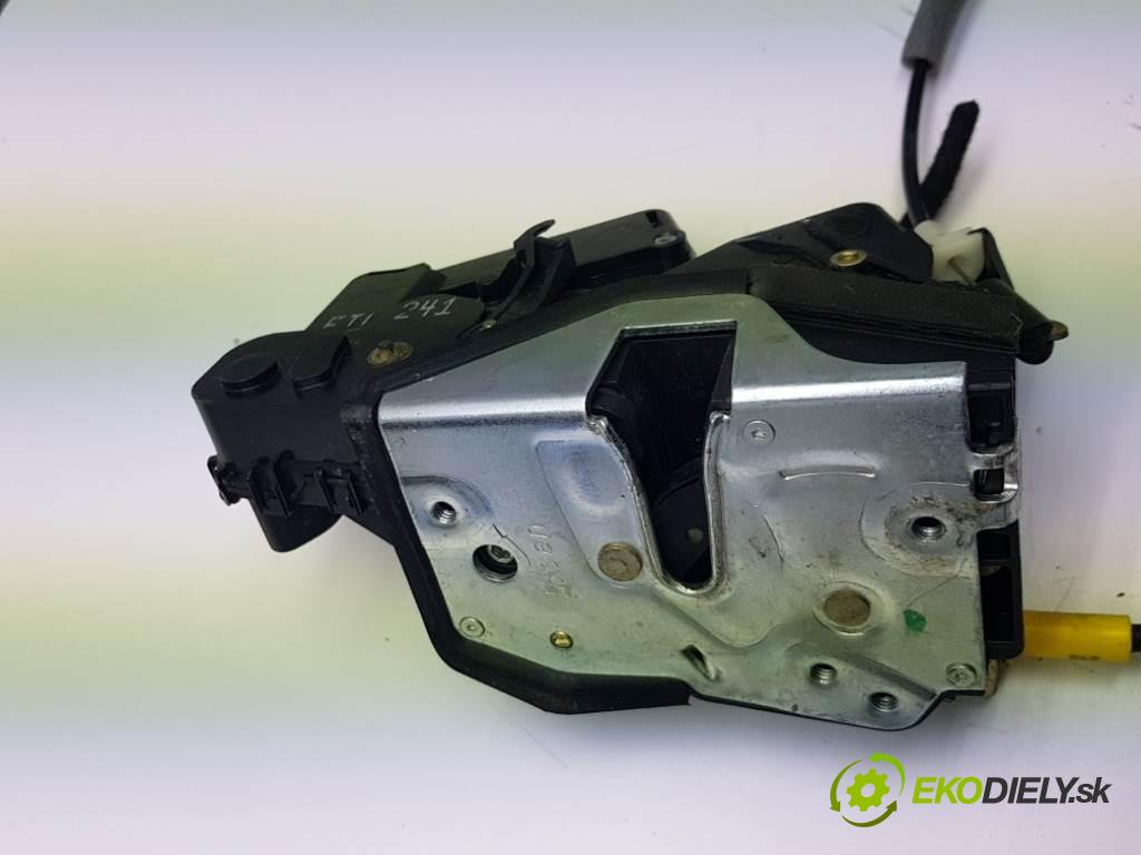 BMW E46  2003 85kW   1796 zámok přední část levý 7PIN
