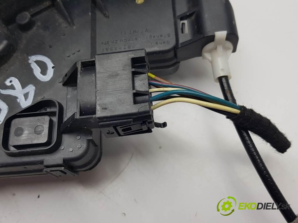 BMW E46  2003 85kW   1796 zámok přední část levý 7PIN