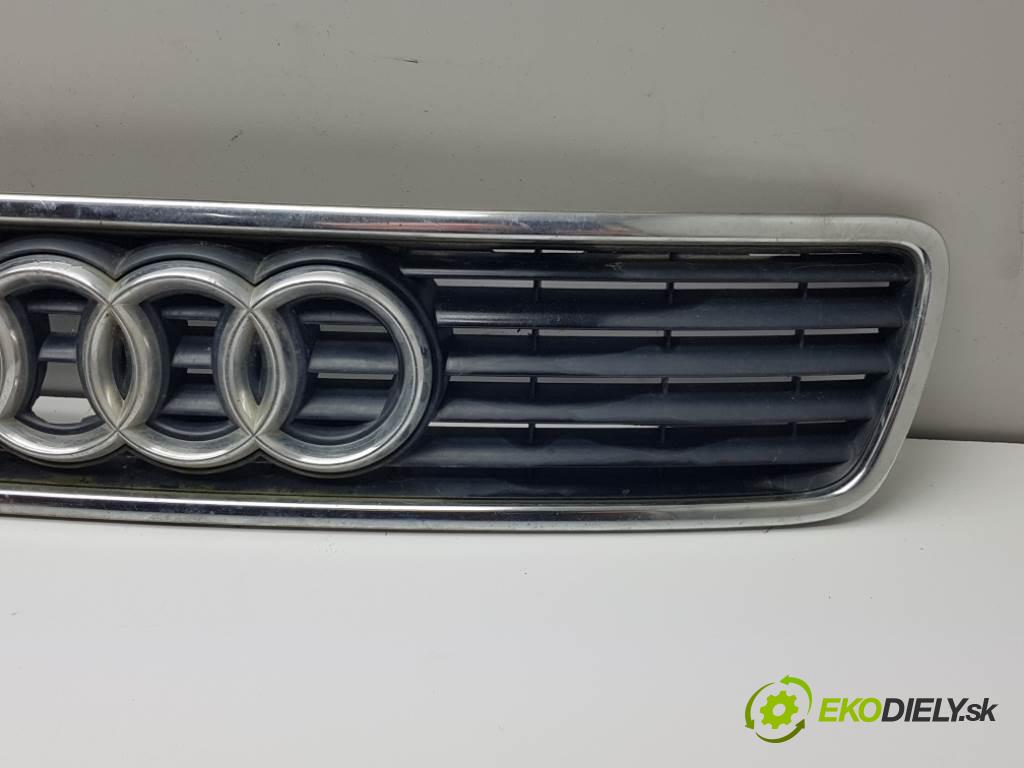 AUDI A6  1998 110kW     2496 mřížka maska 8D0853651H (Mřížky (masky) chladičů)