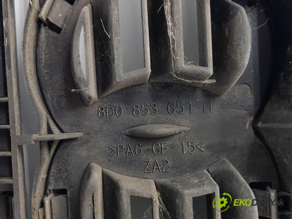 AUDI A6  1998 110kW     2496 mřížka maska 8D0853651H (Mřížky (masky) chladičů)