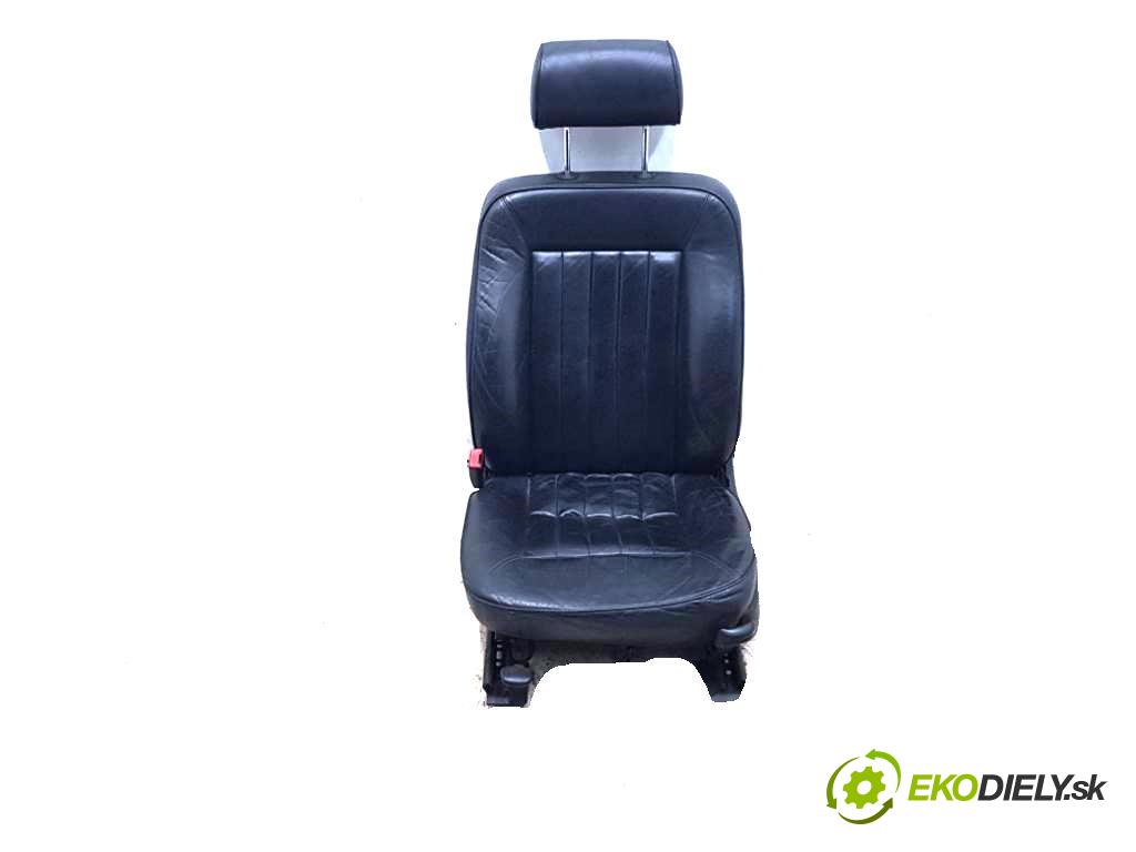 AUDI A8  1999 191kW    3697 Sedadlo ľavy  (Sedačky, sedadlá)