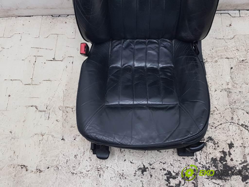 AUDI A8  1999 191kW    3697 Sedadlo ľavy  (Sedačky, sedadlá)